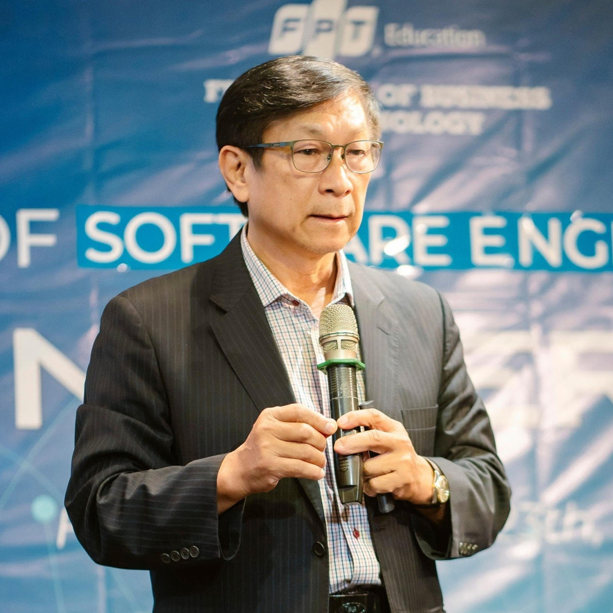 thay Ha Tuan Anh
